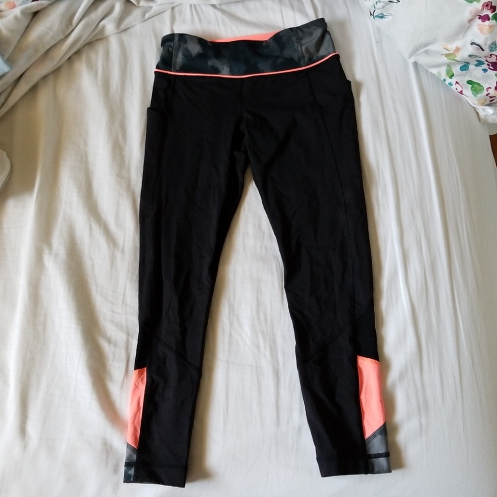 LULULEMON cropped leggings with pink and gray